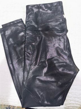NWOT Old Navy Active Black Metallic High-Rise Leggings